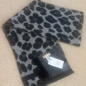 Michael Kors Brushed Pearl Knit Scarf in Black and Gray
